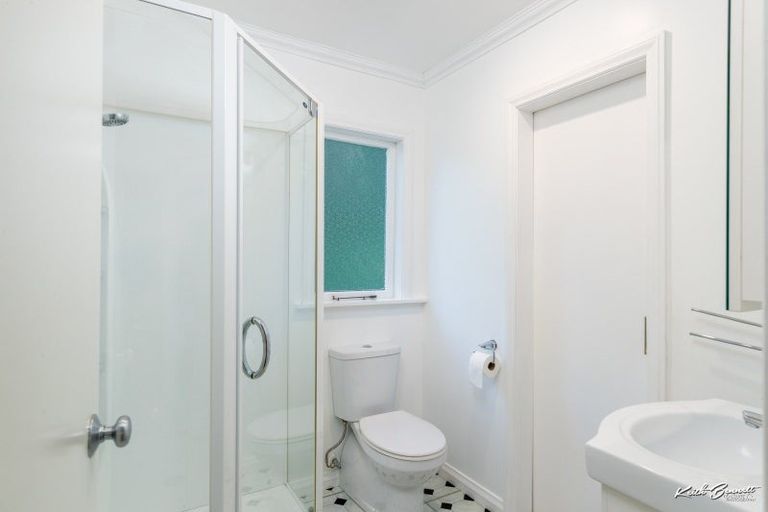 Photo of property in 33 Elmslie Road, Pinehaven, Upper Hutt, 5019