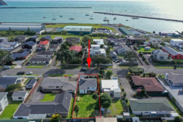 Photo of property in 23 Whiteley Street, Moturoa, New Plymouth, 4310