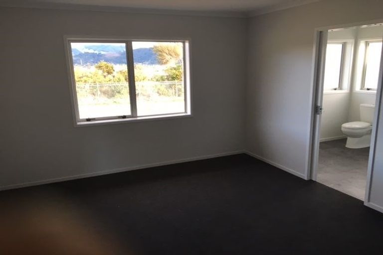 Photo of property in 4 Cory Jane Grove, Riverstone Terraces, Upper Hutt, 5018