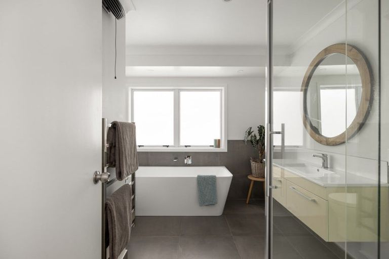 Photo of property in 33 Upland Street, Brookfield, Tauranga, 3110