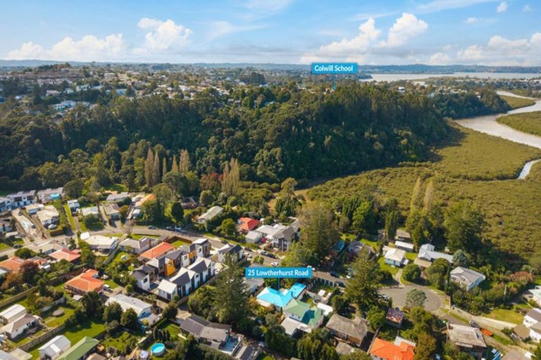 Photo of property in 25 Lowtherhurst Road, Massey, Auckland, 0614