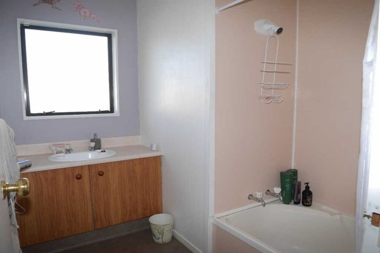 Photo of property in 79 Queens Road, Waikanae Beach, Waikanae, 5036