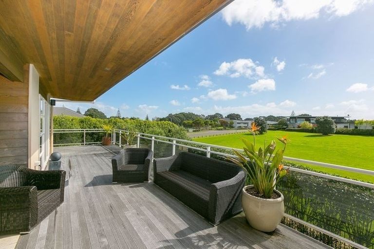 Photo of property in 3 Sampson Avenue, Waiwhakaiho, New Plymouth, 4312