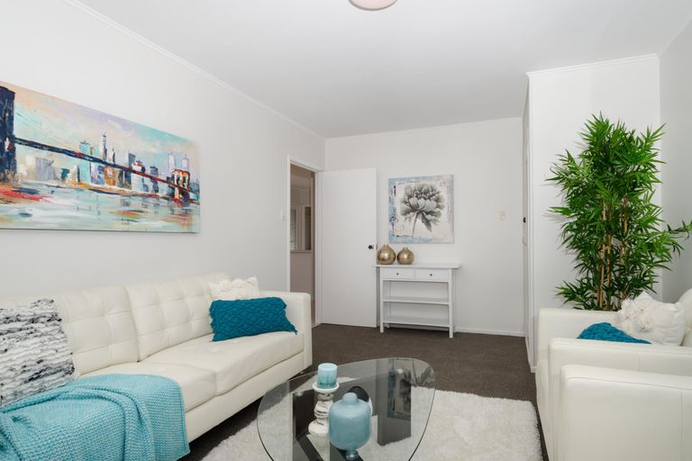 Photo of property in 1/29 Glendene Avenue, Glendene, Auckland, 0602