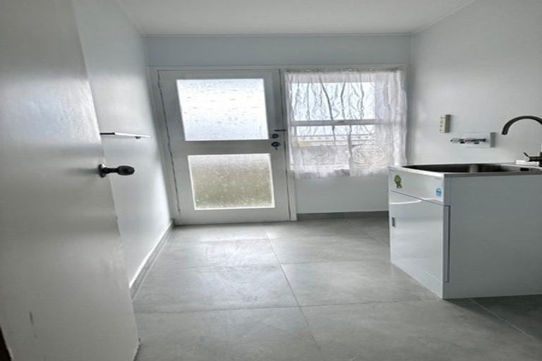 Photo of property in 38 Highland Park Drive, Highland Park, Auckland, 2010
