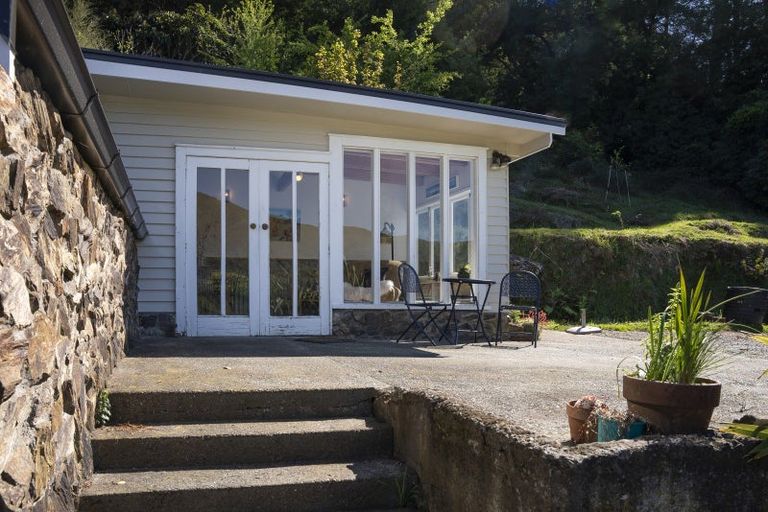 Photo of property in 5 Main Road, Havelock, 7100