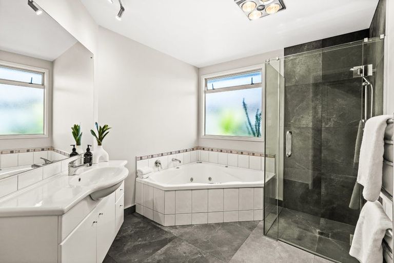Photo of property in 4 Tasman Drive, Poraiti, Napier, 4112