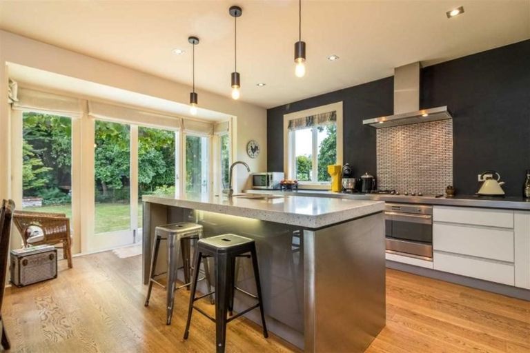 Photo of property in 166 Fendalton Road, Fendalton, Christchurch, 8052