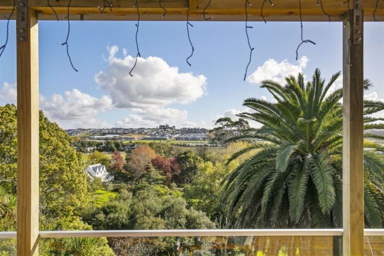 Photo of property in 28 Moffat Road, Red Beach, 0932