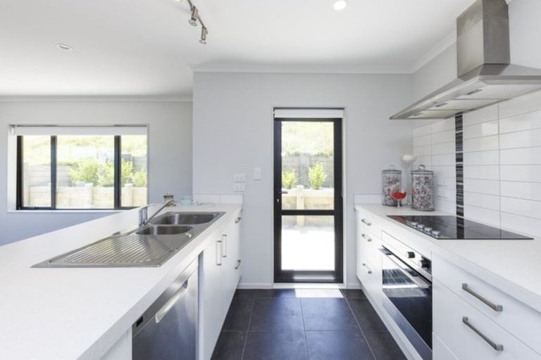 Photo of property in 20 La Lena Grove, Fitzherbert, Palmerston North, 4410