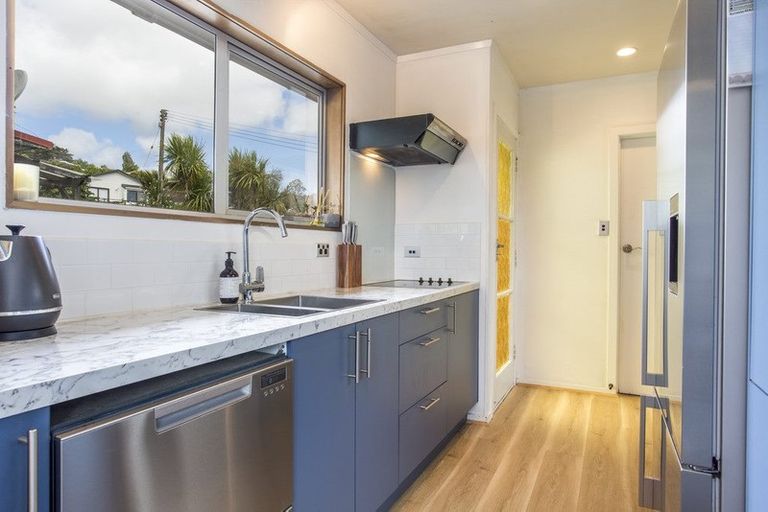 Photo of property in 12 Makiri Street, Helensville, 0800