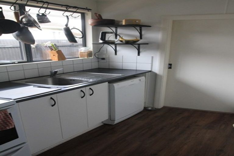 Photo of property in 2/43 Leighton Avenue, Waiwhetu, Lower Hutt, 5010