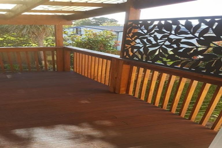 Photo of property in 1/212 Sunnynook Road, Totara Vale, Auckland, 0627