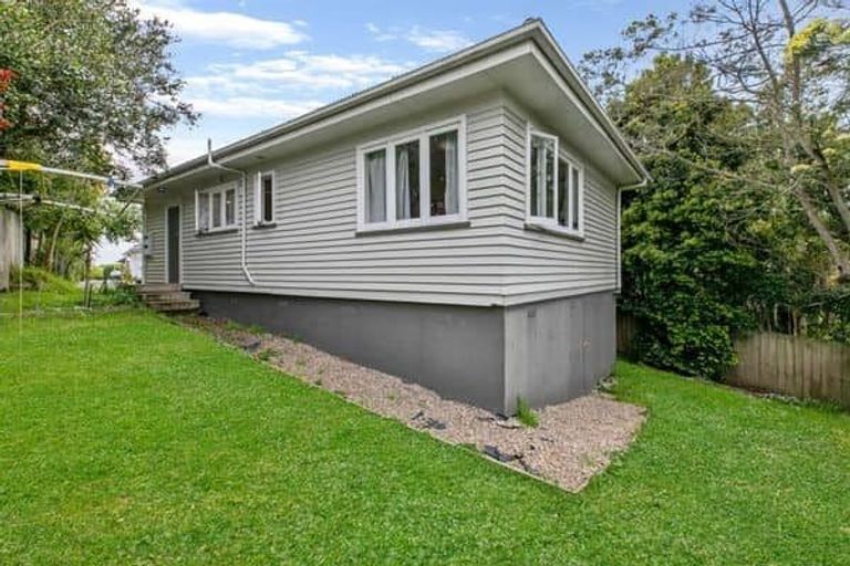 Photo of property in 3b Gazelle Avenue, Beach Haven, Auckland, 0626