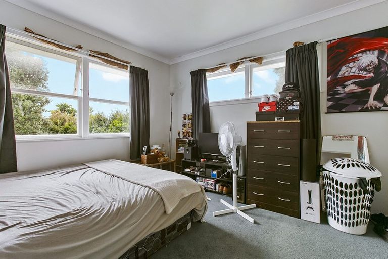 Photo of property in 59 Divich Avenue, Te Atatu South, Auckland, 0610