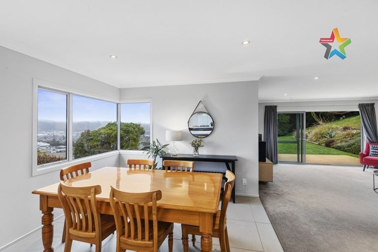 Photo of property in 10 Swain Grove, Riverstone Terraces, Upper Hutt, 5018