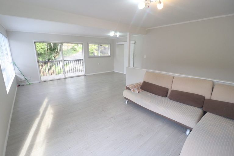 Photo of property in 2/663 Beach Road, Rothesay Bay, Auckland, 0630