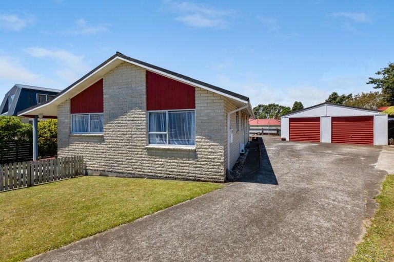 Photo of property in 15 Virginia Place, Whalers Gate, New Plymouth, 4310