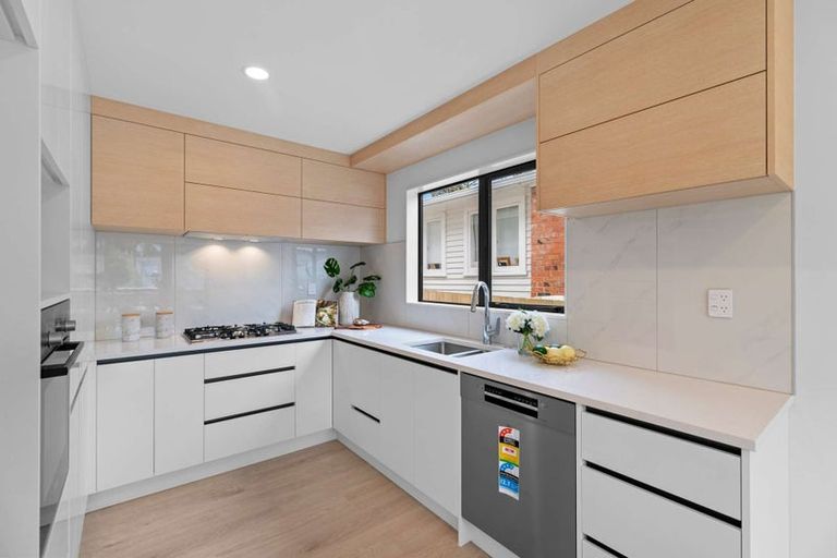 Photo of property in 20a Seine Road, Forrest Hill, Auckland, 0620