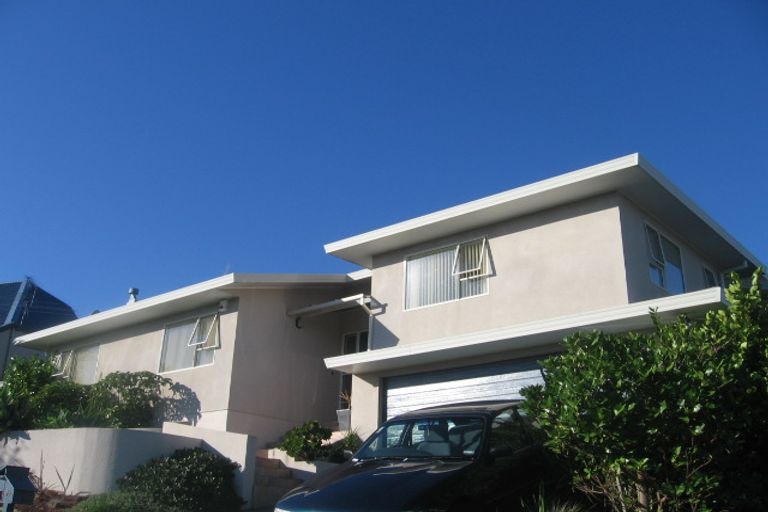 Photo of property in 15 Saunders Close, Whitby, Porirua, 5024