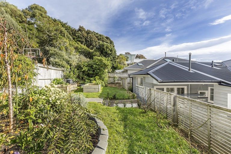 Photo of property in 19 Cavendish Square, Strathmore Park, Wellington, 6022