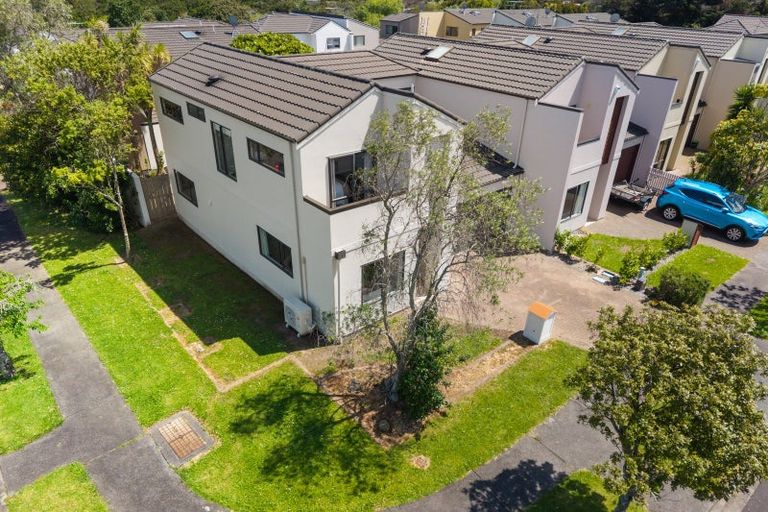 Photo of property in 11 Spalding Rise, Golflands, Auckland, 2013