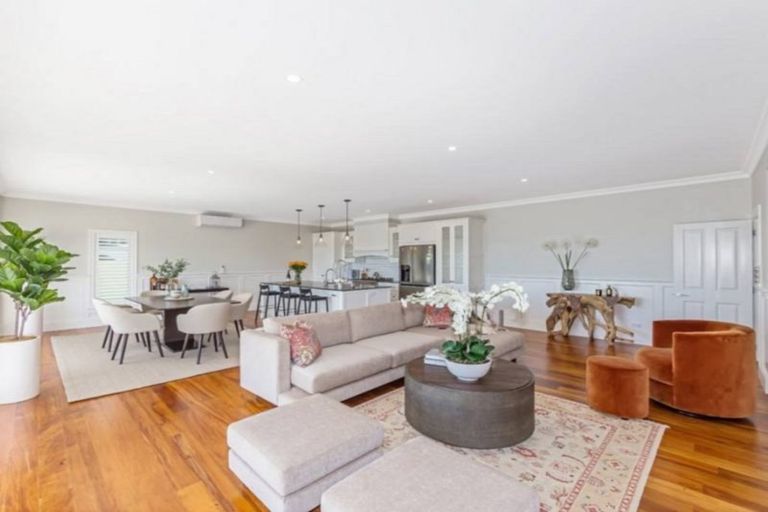Photo of property in 2e Vipond Road, Stanmore Bay, Whangaparaoa, 0932