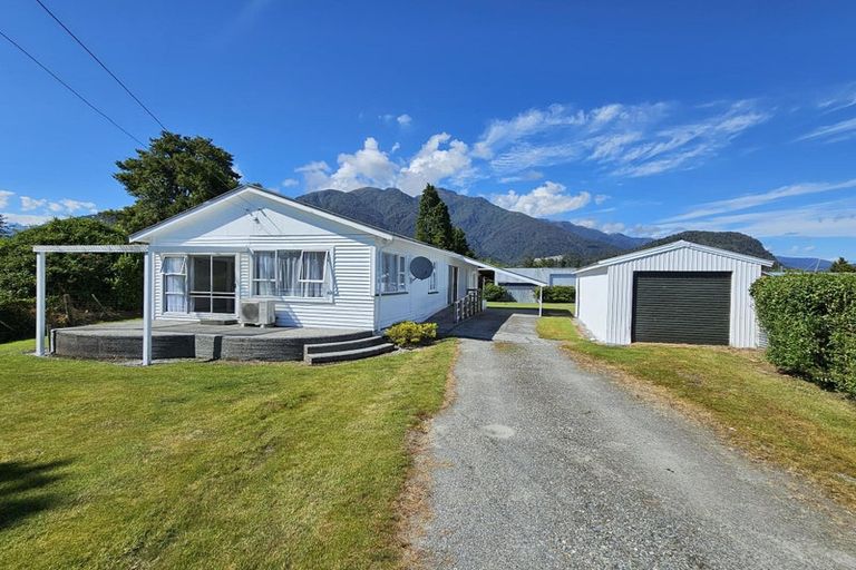 Photo of property in 15 Main Road, Whataroa, 7886