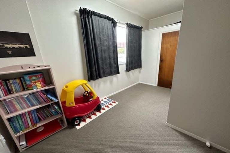 Photo of property in 60a Waimumu Road, Massey, Auckland, 0614