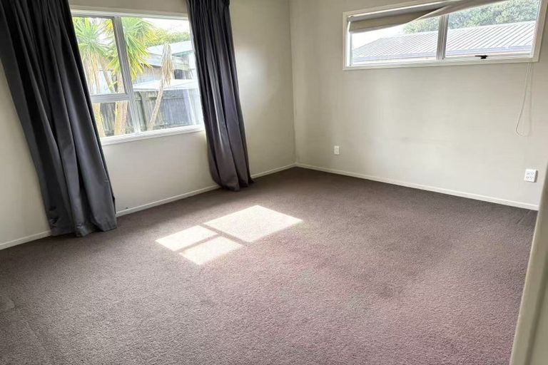 Photo of property in 33 Kilkelly Avenue, Pinehill, Auckland, 0632