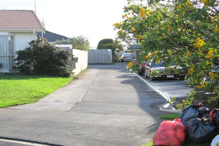 Photo of property in 2/20 Marbeth Court, Botany Downs, Auckland, 2010