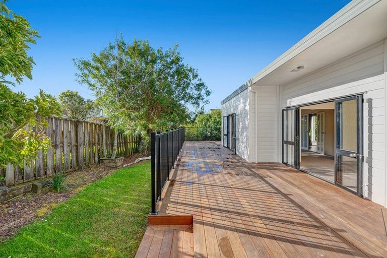 Photo of property in 13 Bronzewing Terrace, Unsworth Heights, Auckland, 0632