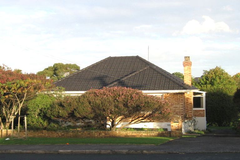 Photo of property in 5 Roberts Road, Te Atatu South, Auckland, 0610