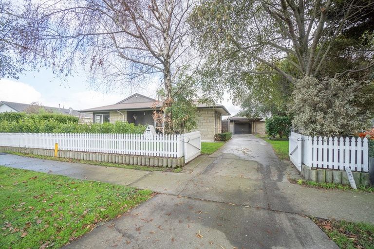 Photo of property in 42 Suzanne Grove, Kelvin Grove, Palmerston North, 4414