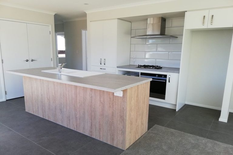 Photo of property in 869c Whangaparaoa Road, Manly, Whangaparaoa, 0930