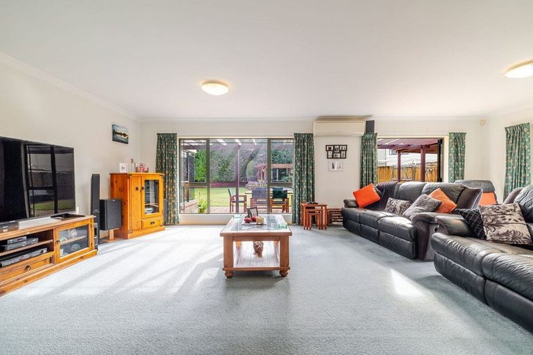 Photo of property in 62 Royal Oak Drive, Kelvin Grove, Palmerston North, 4414