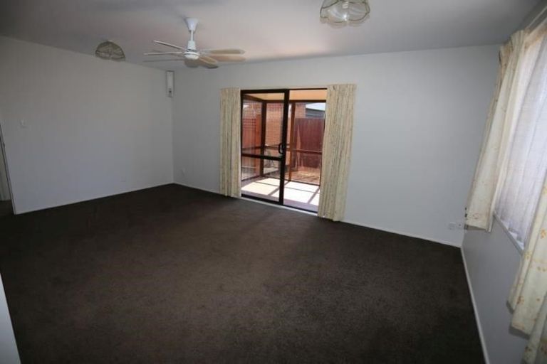 Photo of property in 8 Farm Lane, Parklands, Christchurch, 8083