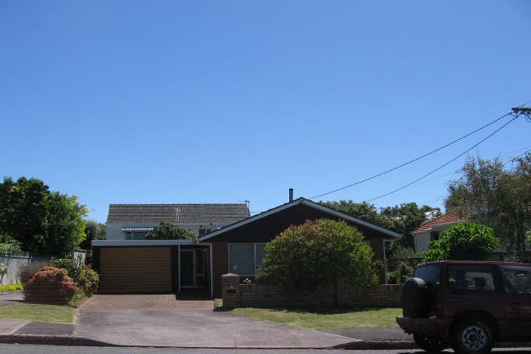 Photo of property in 2/1 Sylvan Park Avenue, Milford, Auckland, 0620