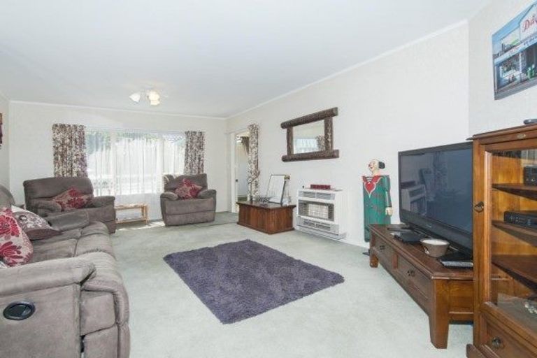 Photo of property in 2/26 Whites Line West, Woburn, Lower Hutt, 5010