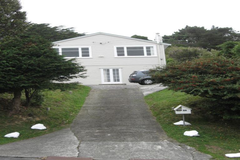 Photo of property in 56 Glanmire Road, Newlands, Wellington, 6037