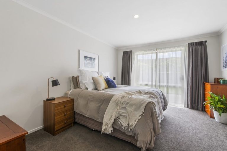 Photo of property in 5 Hamon Place, Pukehangi, Rotorua, 3015