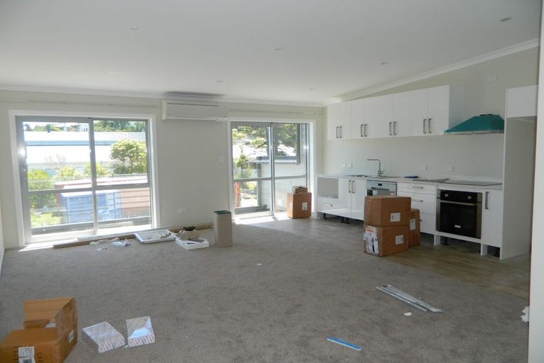 Photo of property in 1/19 Collins Avenue, Tawa, Wellington, 5028