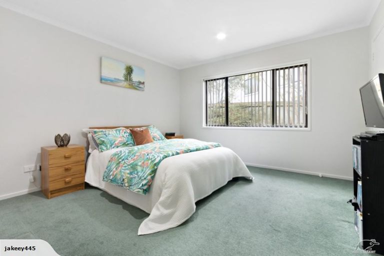 Photo of property in 2 Saddleback Crescent, Papakura, 2110