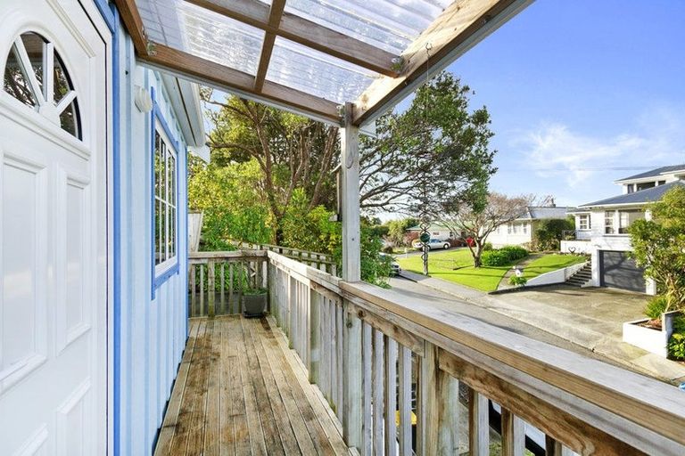 Photo of property in 74 Kiwi Crescent, Tawa, Wellington, 5028