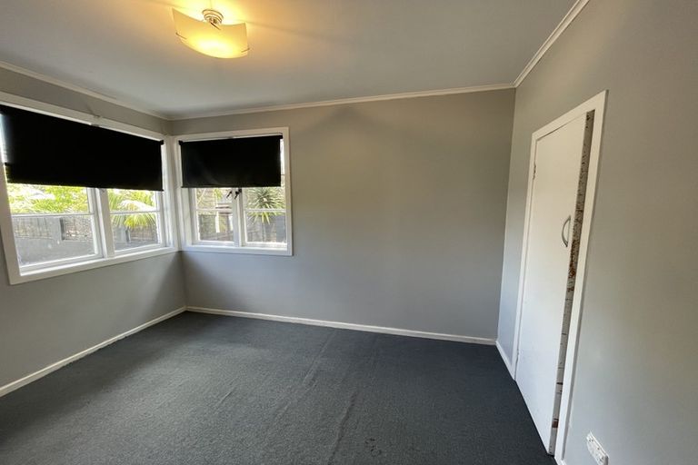 Photo of property in 15 Amberley Avenue, Te Atatu South, Auckland, 0610