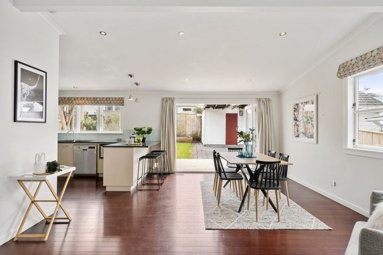 Photo of property in 160 Russell Terrace, Berhampore, Wellington, 6023