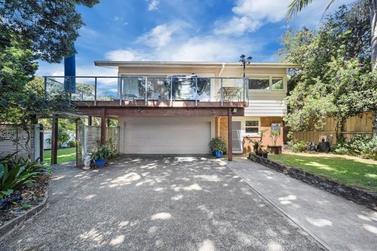 Photo of property in 2 Tudward Glade, Hillcrest, Auckland, 0627