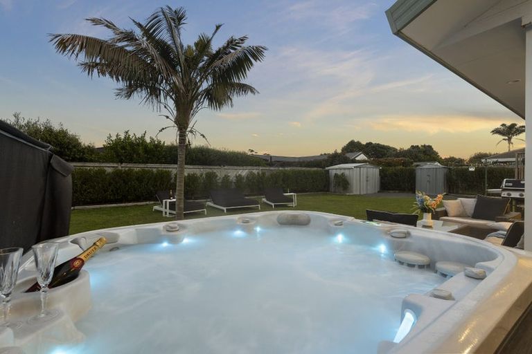 Photo of property in 22 Lakeside Drive, Orewa, 0931