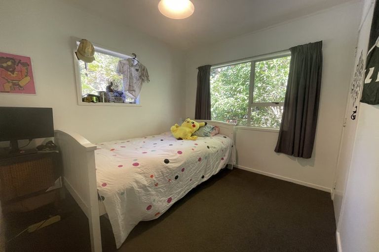 Photo of property in 35 Hollywood Avenue, Titirangi, Auckland, 0604