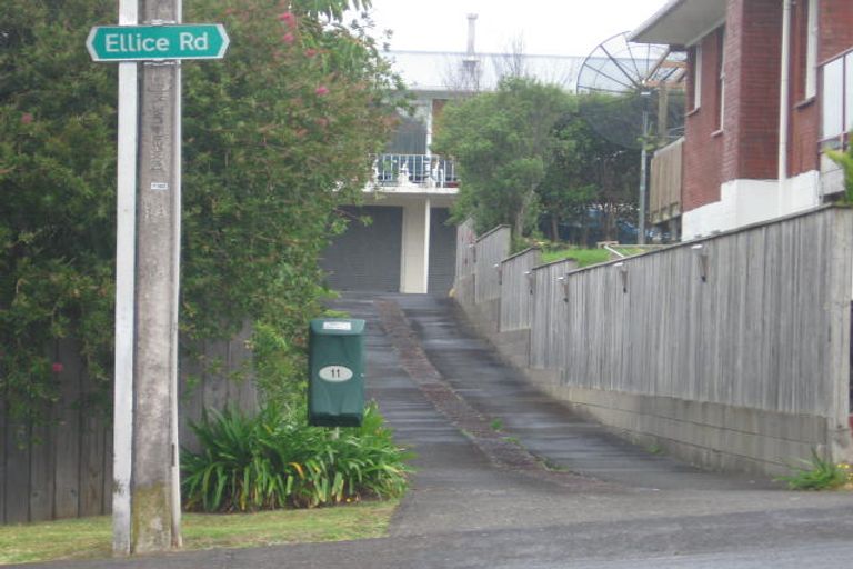 Photo of property in 11 Ellice Road, Totara Vale, Auckland, 0629